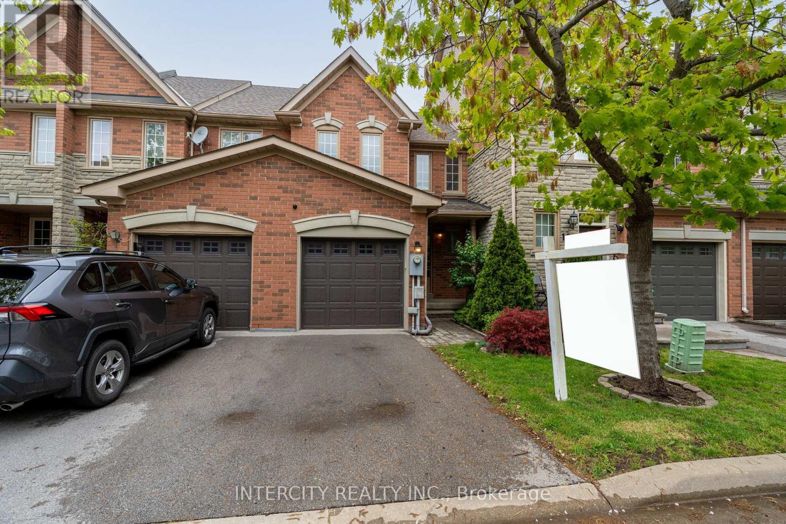 17 - 15 Pottery Place, Vaughan, Ontario  L4L 9J6 - Photo 2 - N12521456