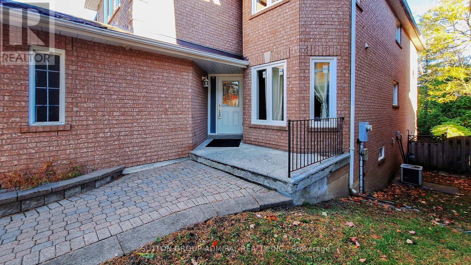 59 Springer Drive, Richmond Hill (Westbrook), Ontario  L4C 0G3 - Photo 4 - N12521518