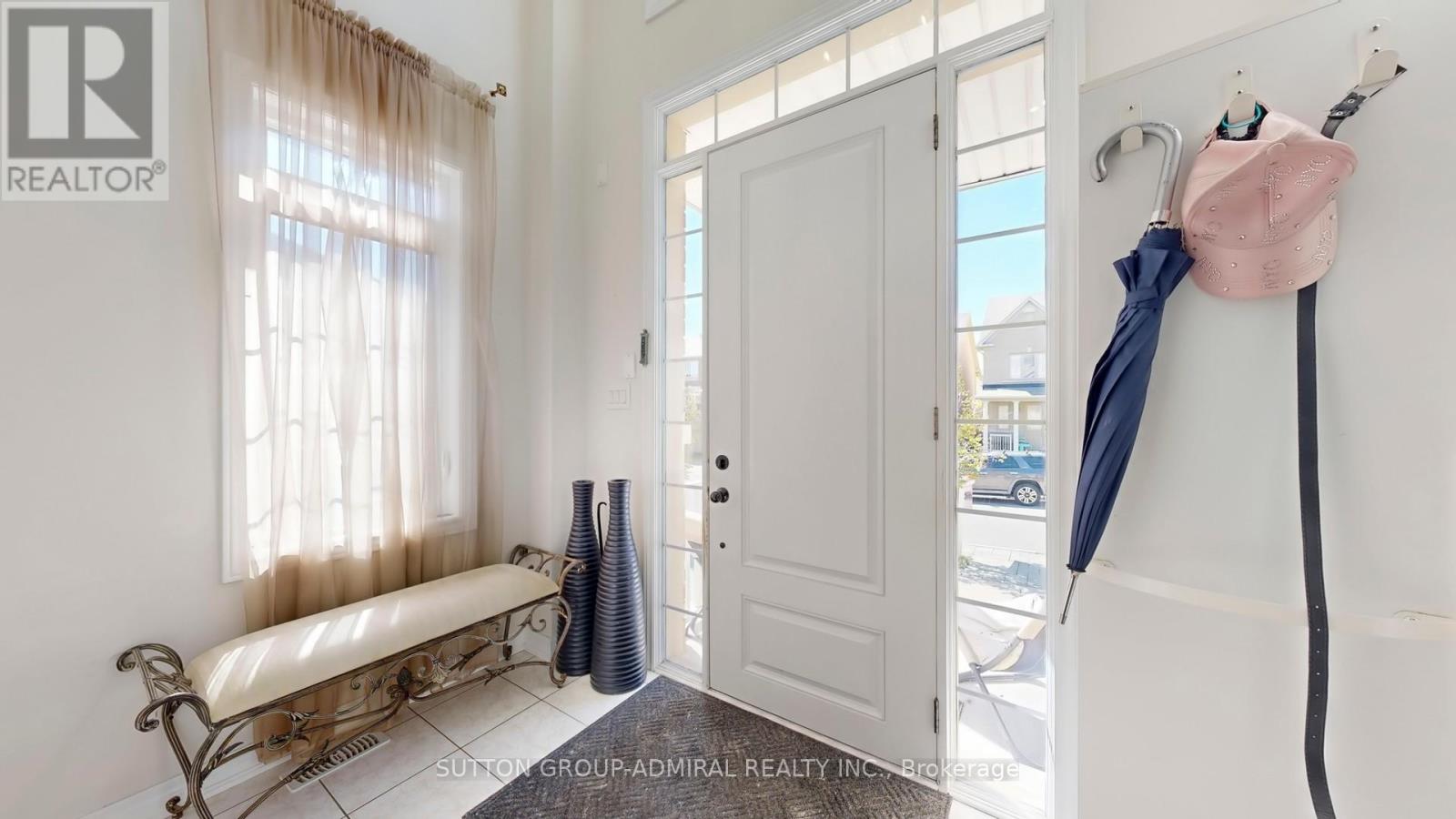 27 Givon Street, Vaughan, Ontario  L6A 0W2 - Photo 3 - N12521592