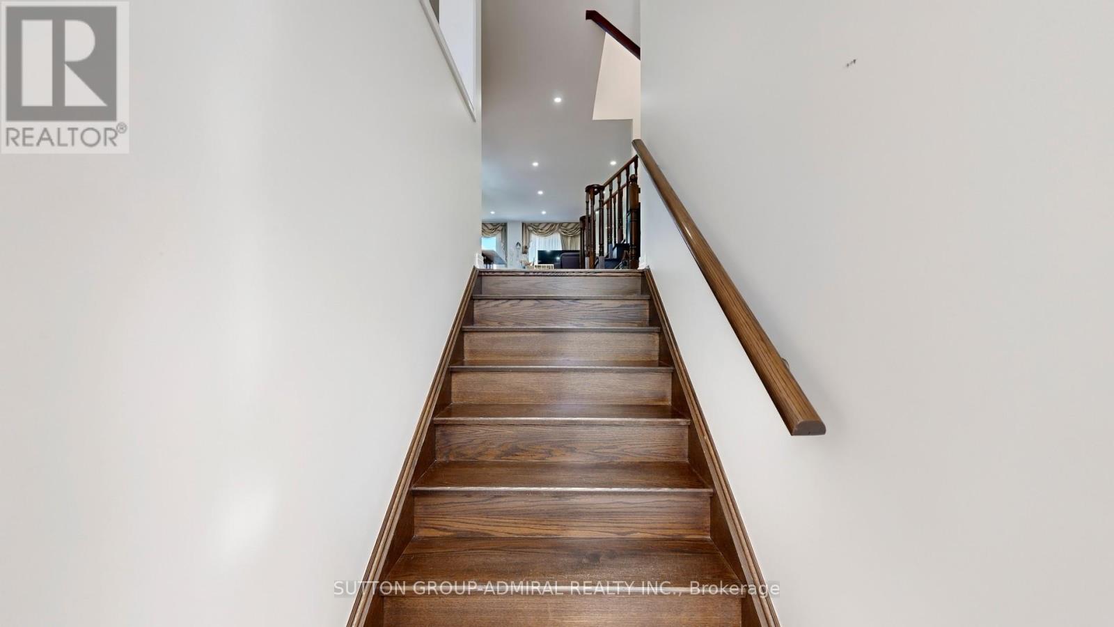 27 Givon Street, Vaughan, Ontario  L6A 0W2 - Photo 4 - N12521592