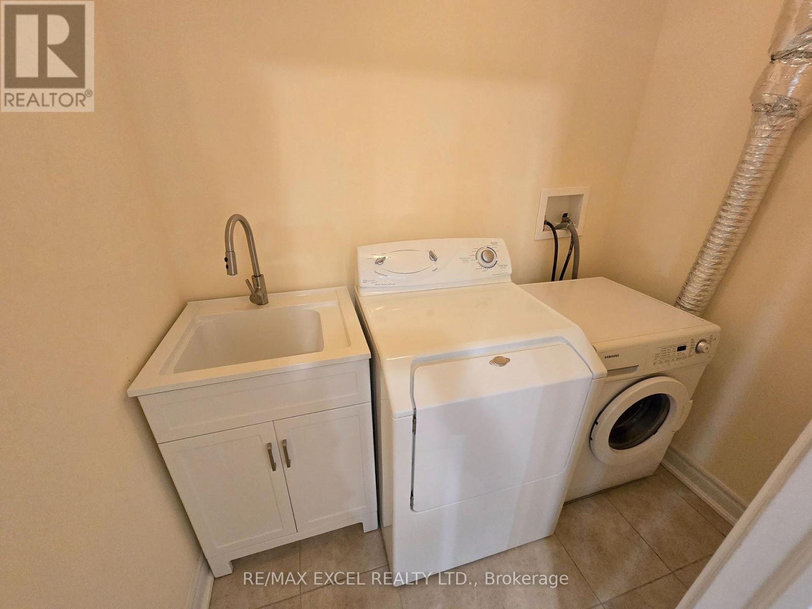 Bsmt - 585 Mcgregor Farm Trail, Newmarket, Ontario  L3X 0H6 - Photo 9 - N12521670