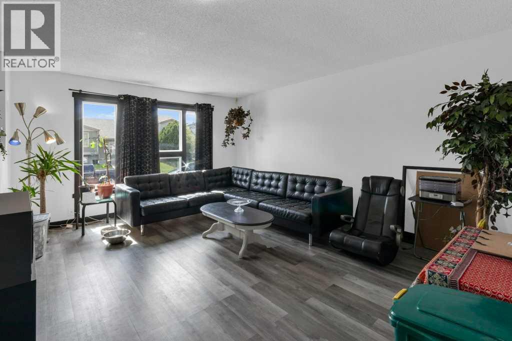 124 Abingdon Way Ne, Calgary, Alberta  T2A 6R8 - Photo 5 - A2247948