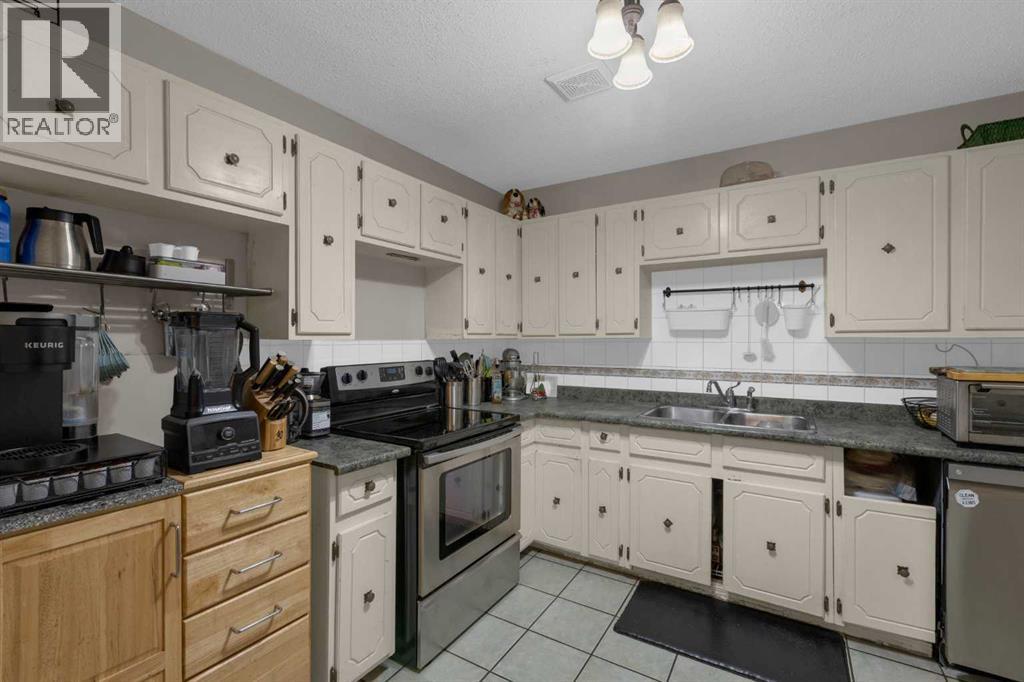 31 Rundlelawn Court Ne, Calgary, Alberta  T1Y 3H3 - Photo 5 - A2259348