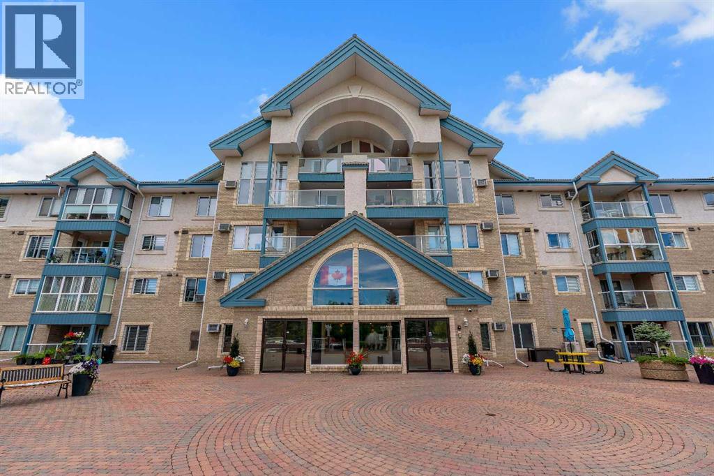 135, 7229 Sierra Morena Boulevard Sw, Calgary, Alberta  T3H 3L8 - Photo 1 - A2261309