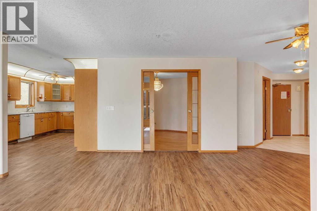 135, 7229 Sierra Morena Boulevard Sw, Calgary, Alberta  T3H 3L8 - Photo 3 - A2261309