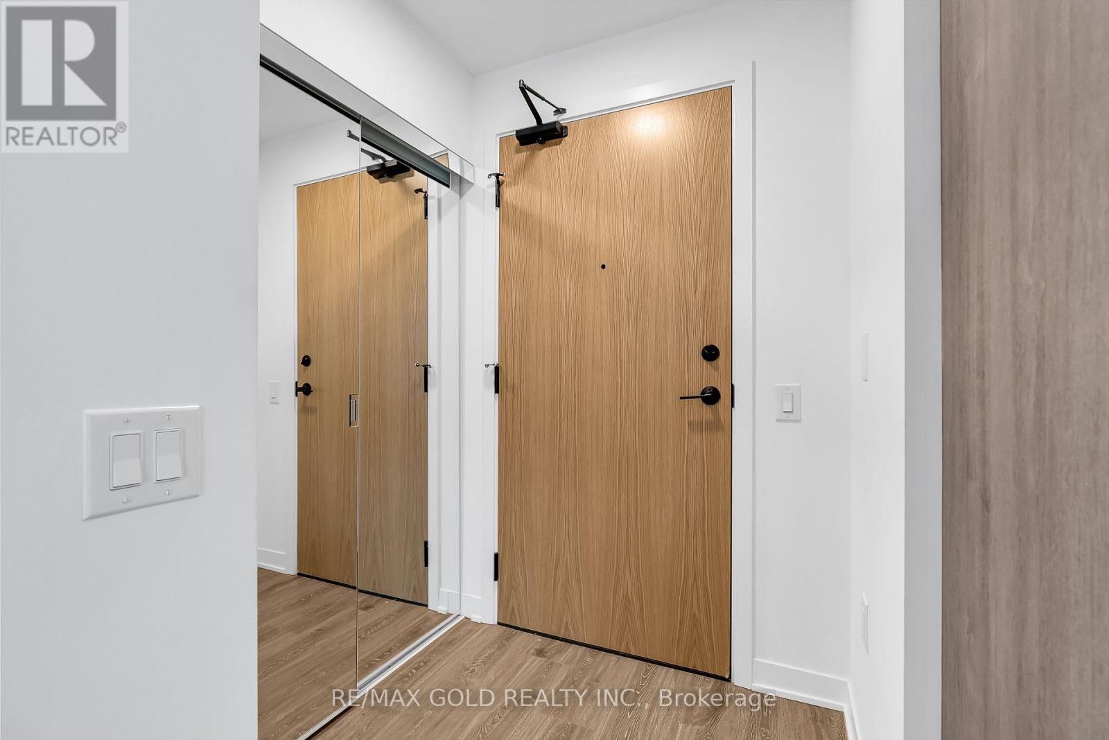 1009 - 2495 Eglinton Avenue W, Mississauga, Ontario  L5M 2T2 - Photo 4 - W12520052