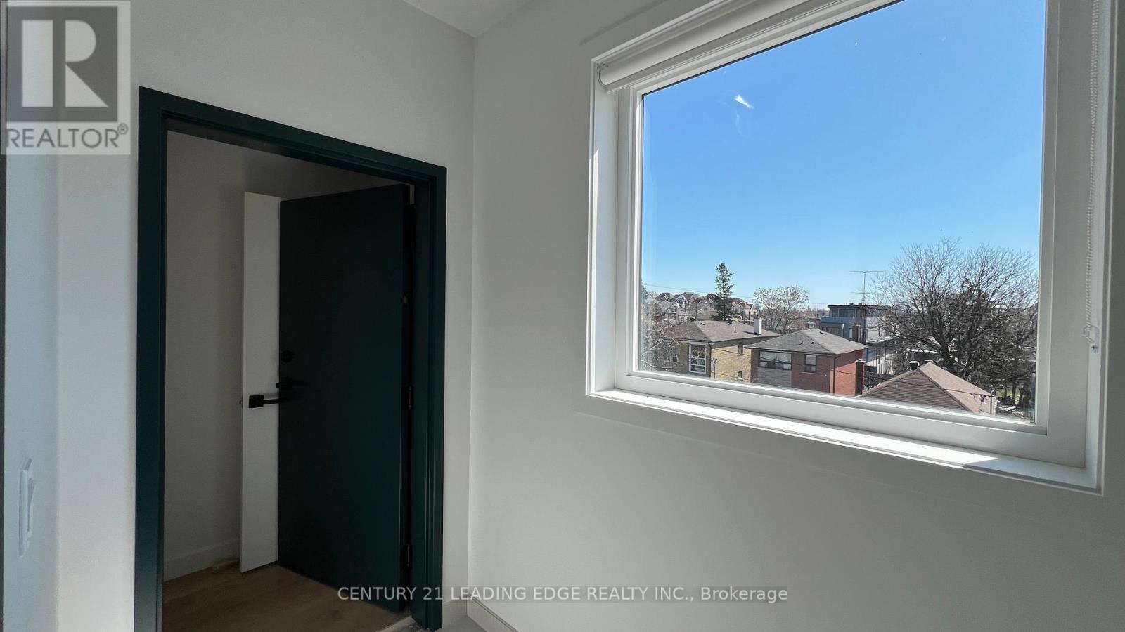 3 - 182 Cameron Avenue, Toronto (Keelesdale-Eglinton West), Ontario  M6M 1R7 - Photo 4 - W12521406