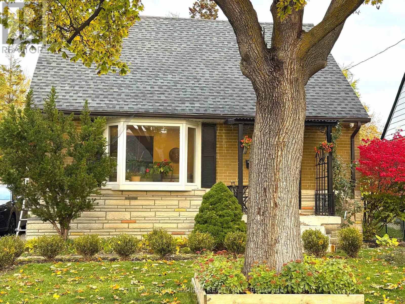 37 Coppermill Drive, Toronto, Ontario  M9W 3Z4 - Photo 2 - W12521414