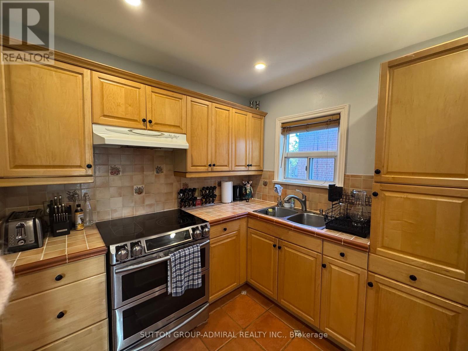 37 Coppermill Drive, Toronto, Ontario  M9W 3Z4 - Photo 22 - W12521414