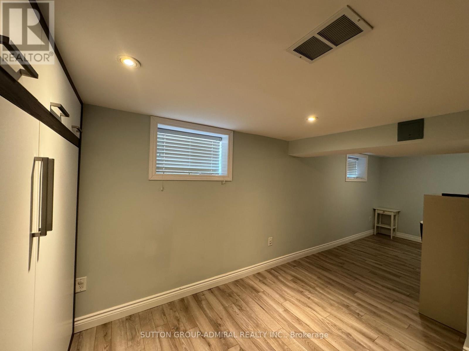 37 Coppermill Drive, Toronto, Ontario  M9W 3Z4 - Photo 31 - W12521414