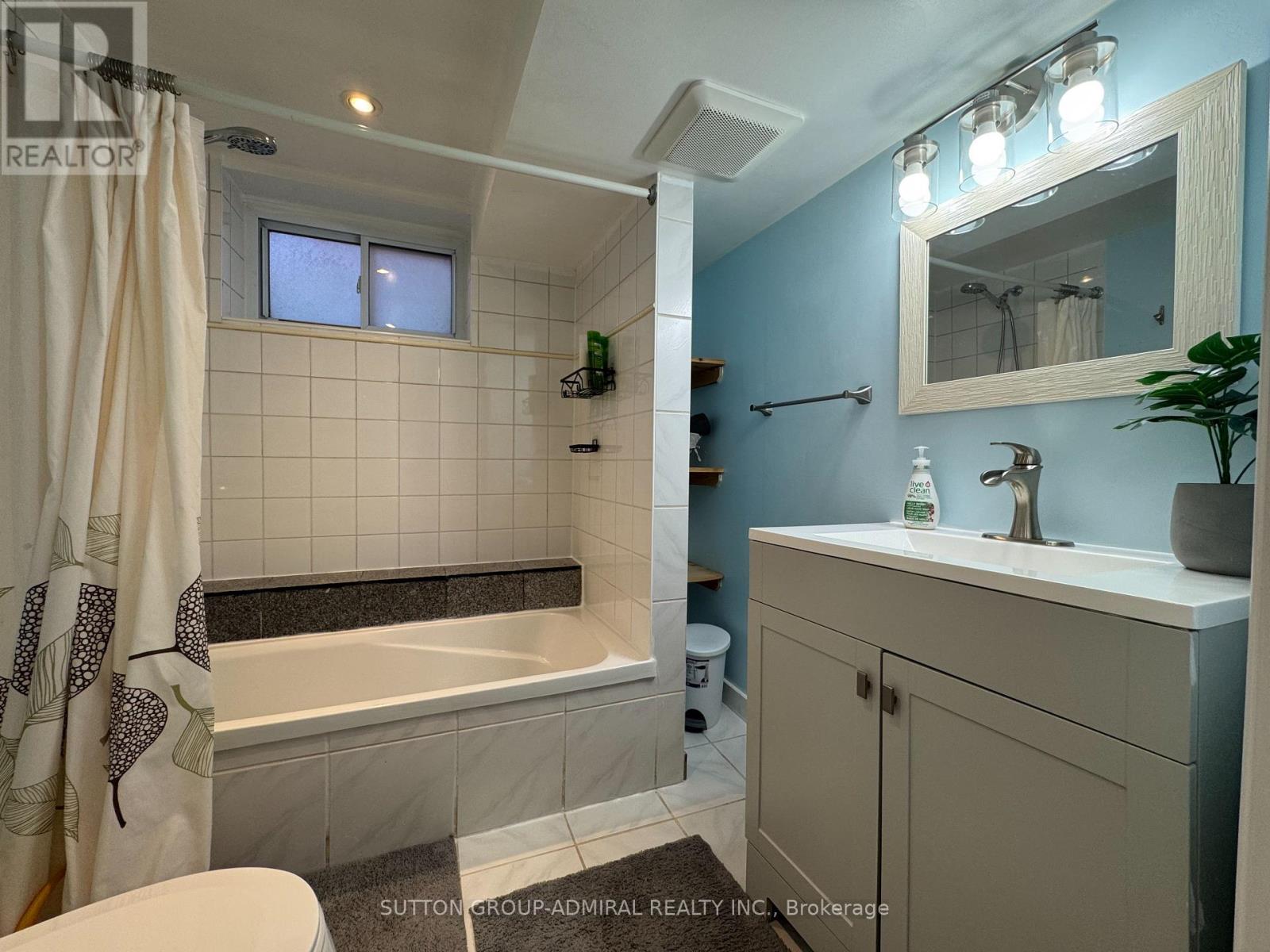 37 Coppermill Drive, Toronto, Ontario  M9W 3Z4 - Photo 36 - W12521414