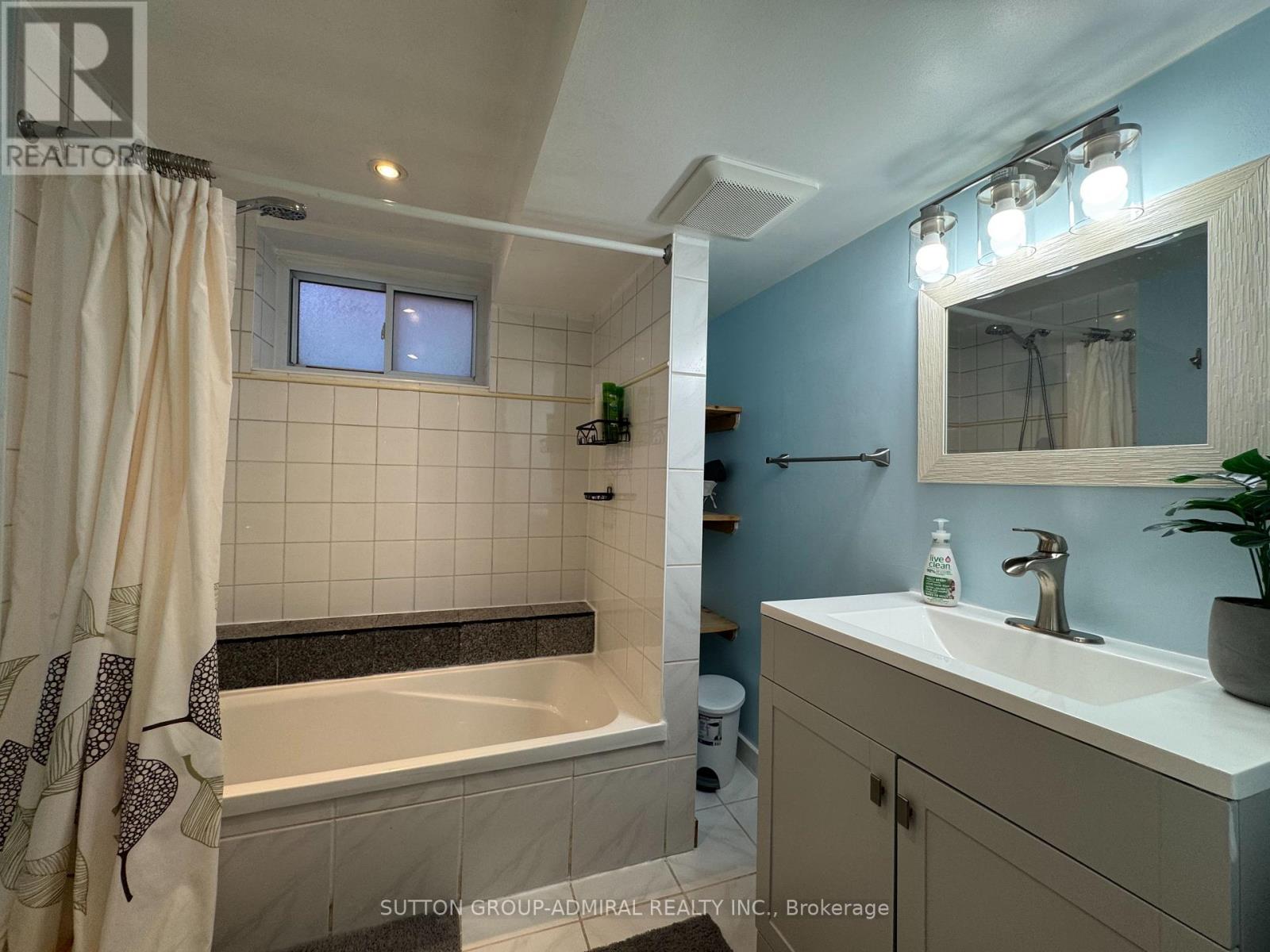 37 Coppermill Drive, Toronto, Ontario  M9W 3Z4 - Photo 38 - W12521414