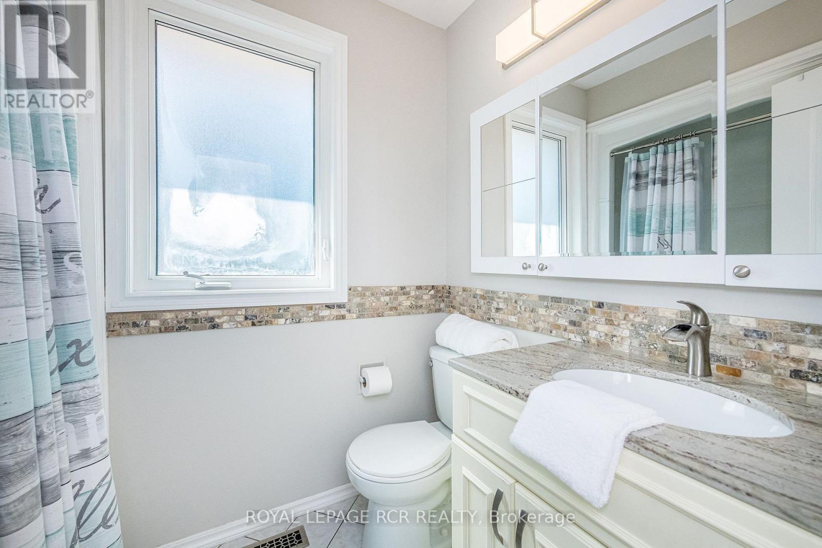 19 Shenstone Avenue, Brampton, Ontario  L6Z 2Y9 - Photo 12 - W12521416