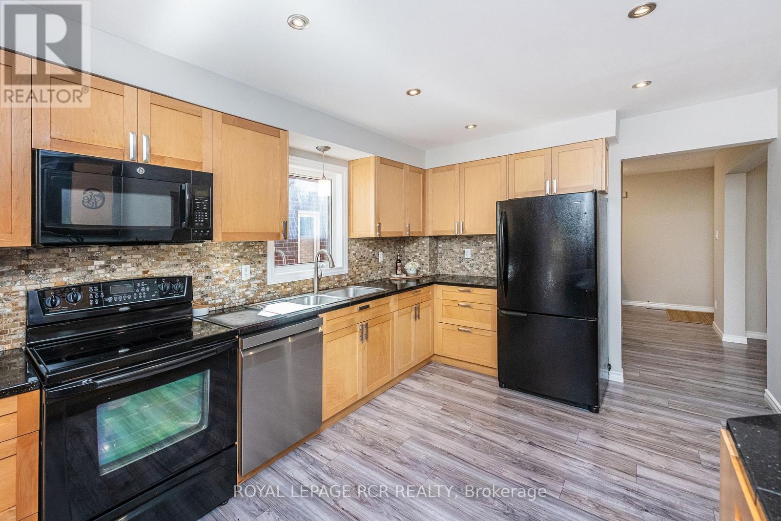 19 Shenstone Avenue, Brampton, Ontario  L6Z 2Y9 - Photo 8 - W12521416