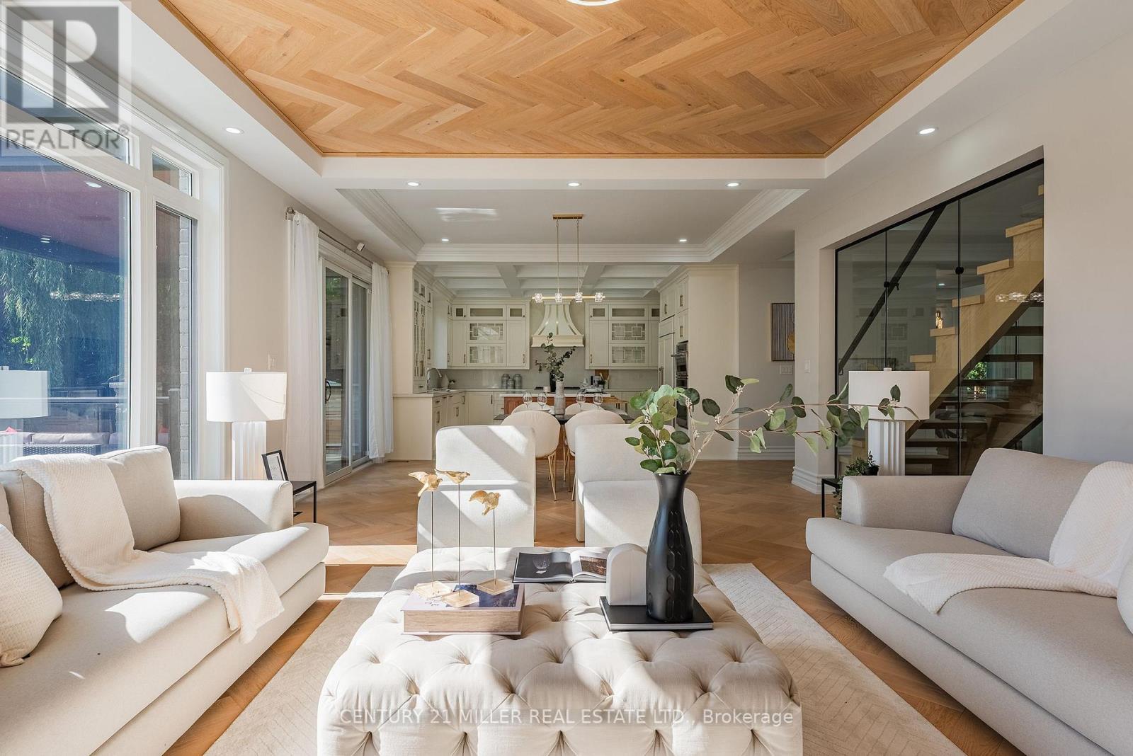 14 Crescent Road, Oakville, Ontario  L6K 1W4 - Photo 11 - W12521442