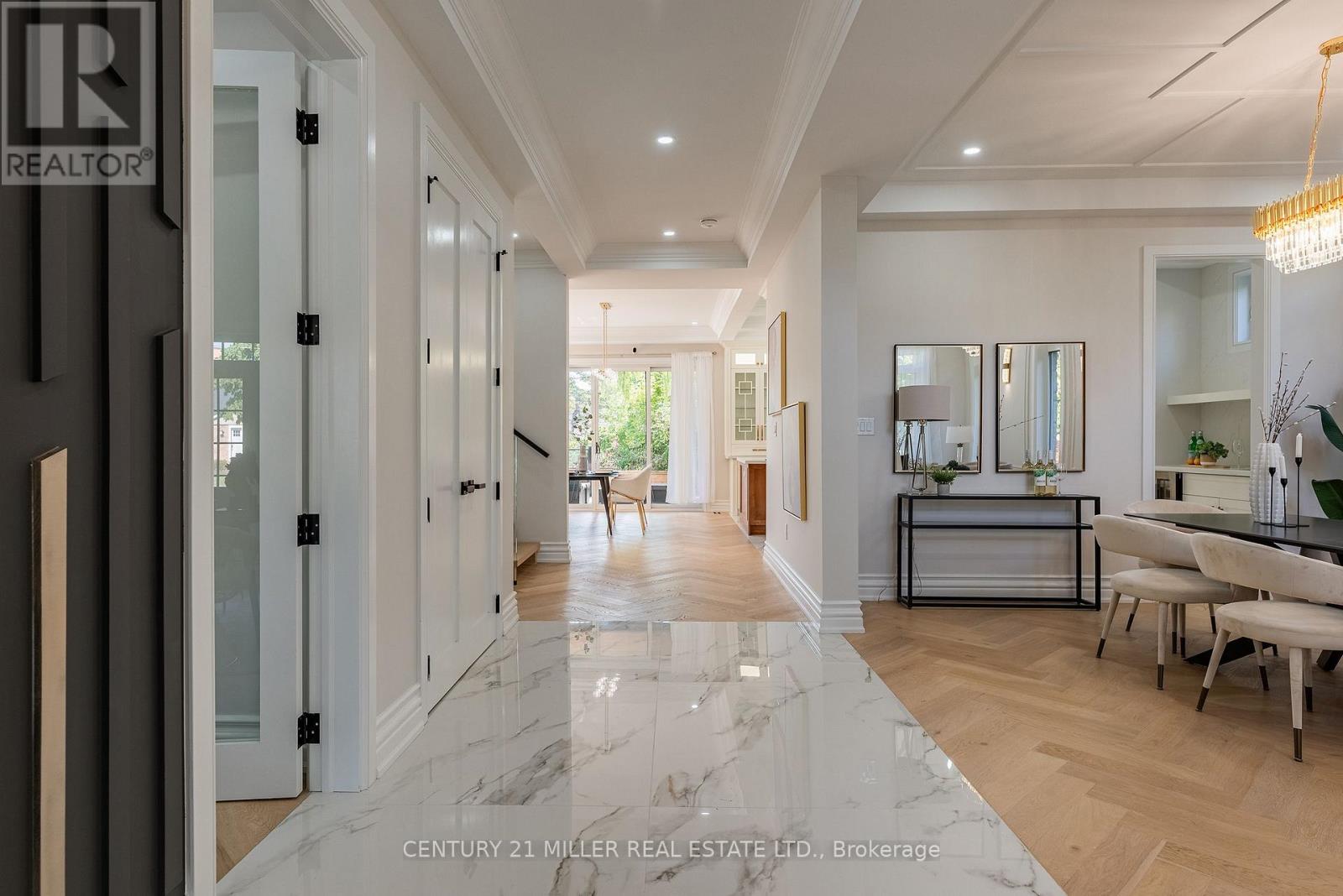 14 Crescent Road, Oakville, Ontario  L6K 1W4 - Photo 3 - W12521442