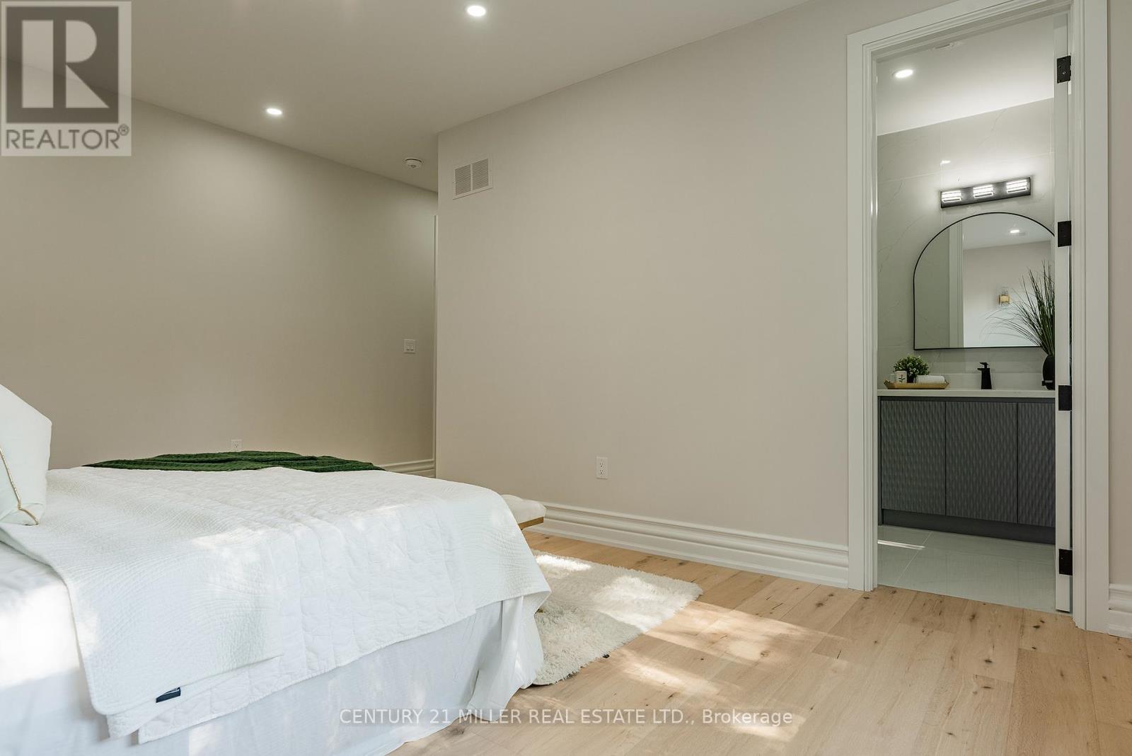 14 Crescent Road, Oakville, Ontario  L6K 1W4 - Photo 30 - W12521442