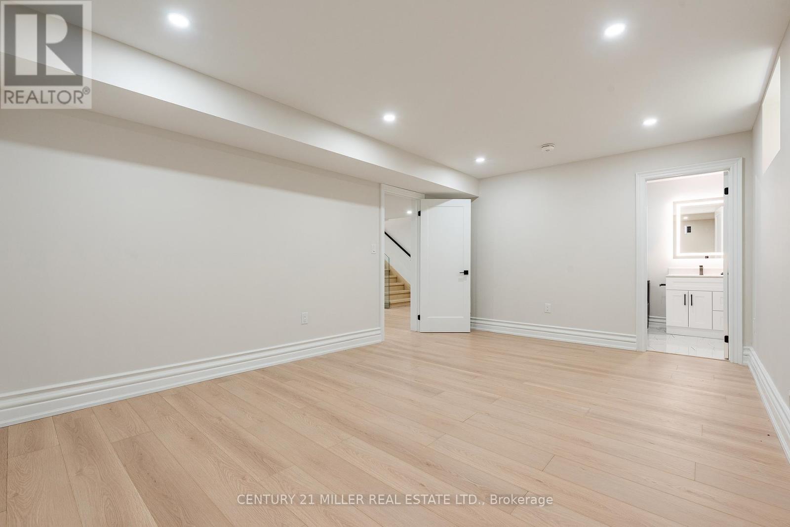 14 Crescent Road, Oakville, Ontario  L6K 1W4 - Photo 43 - W12521442