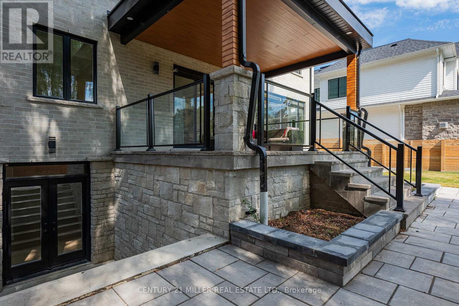 14 Crescent Road, Oakville, Ontario  L6K 1W4 - Photo 49 - W12521442