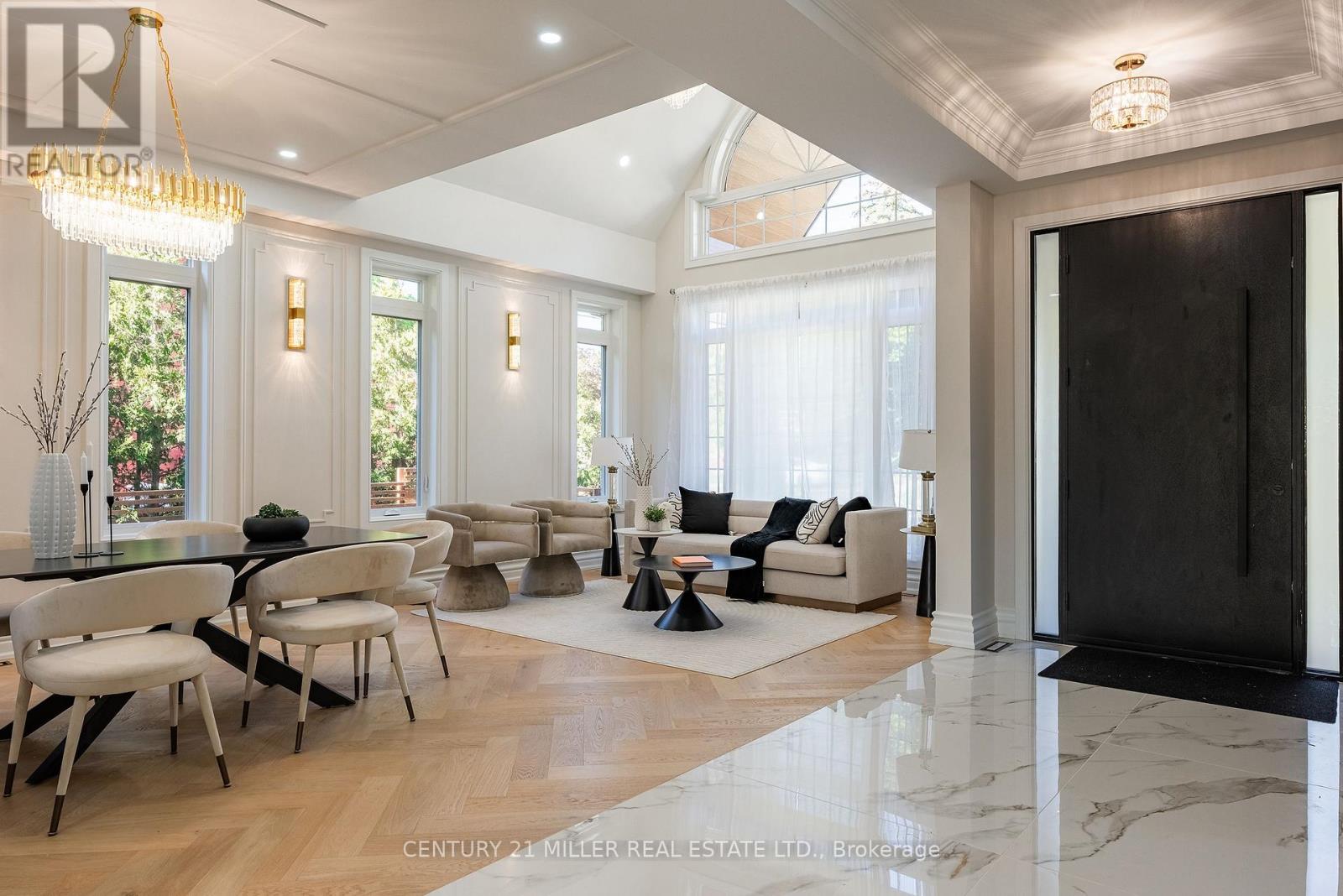 14 Crescent Road, Oakville, Ontario  L6K 1W4 - Photo 5 - W12521442