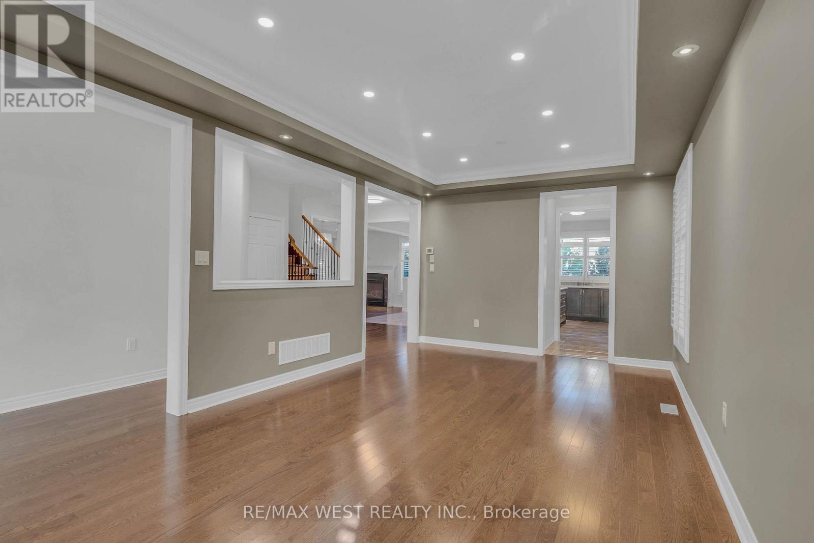 198 Jessie Caverhill Pass, Oakville, Ontario  L6M 0Z6 - Photo 10 - W12521460