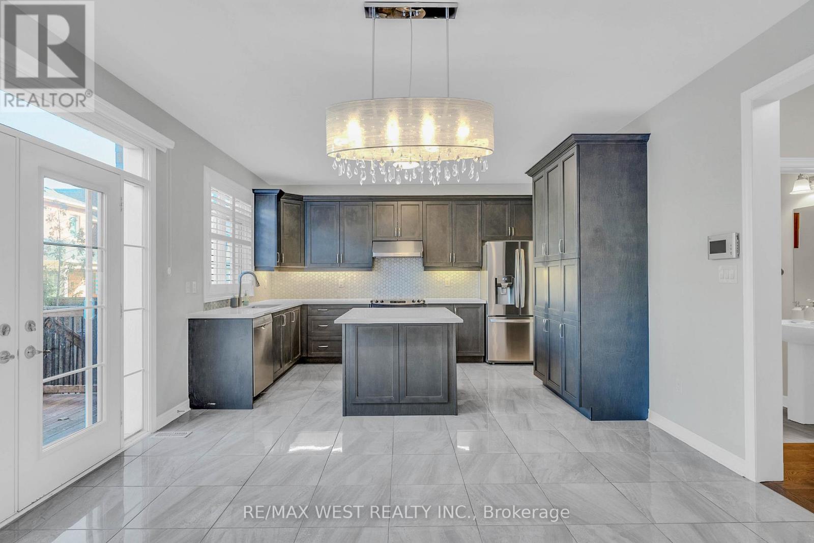 198 Jessie Caverhill Pass, Oakville, Ontario  L6M 0Z6 - Photo 16 - W12521460