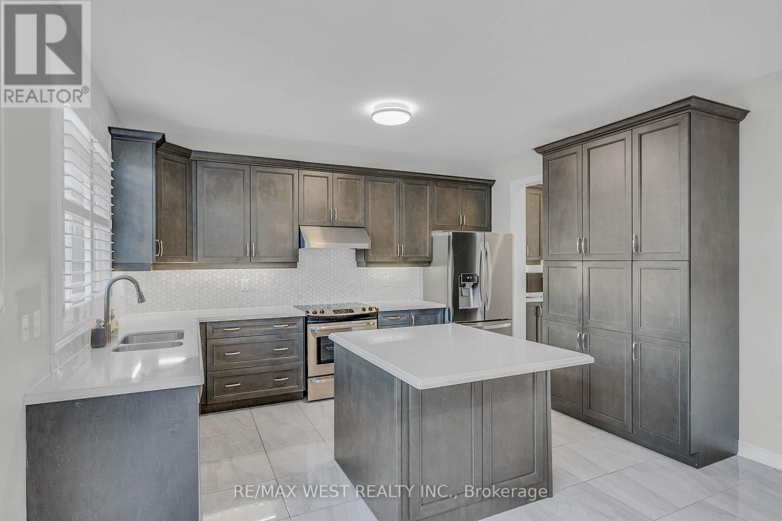 198 Jessie Caverhill Pass, Oakville, Ontario  L6M 0Z6 - Photo 17 - W12521460