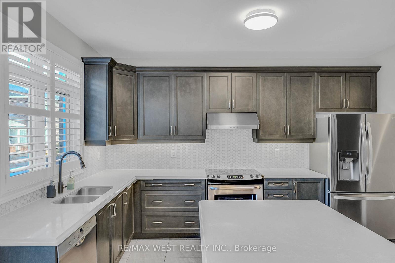 198 Jessie Caverhill Pass, Oakville, Ontario  L6M 0Z6 - Photo 18 - W12521460