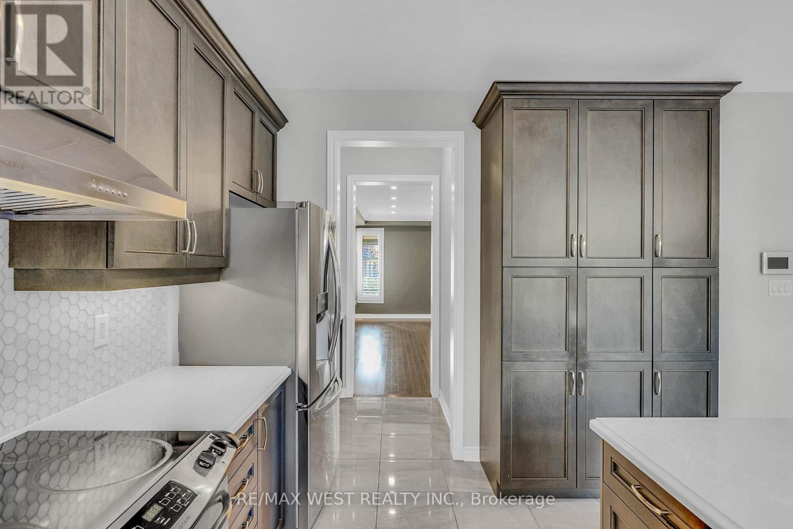 198 Jessie Caverhill Pass, Oakville, Ontario  L6M 0Z6 - Photo 19 - W12521460