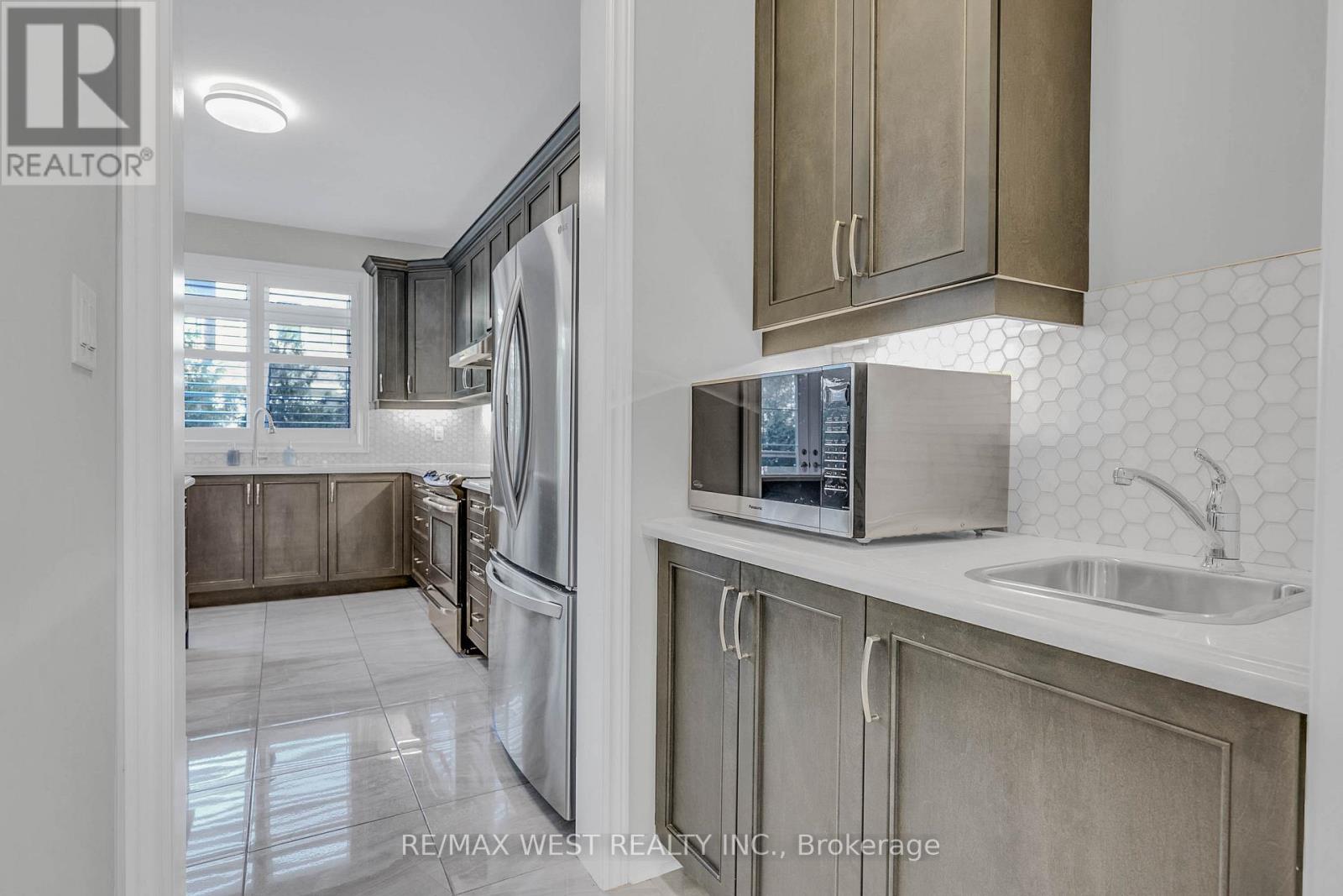 198 Jessie Caverhill Pass, Oakville, Ontario  L6M 0Z6 - Photo 21 - W12521460