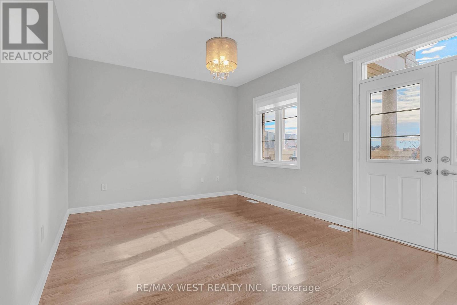 198 Jessie Caverhill Pass, Oakville, Ontario  L6M 0Z6 - Photo 34 - W12521460