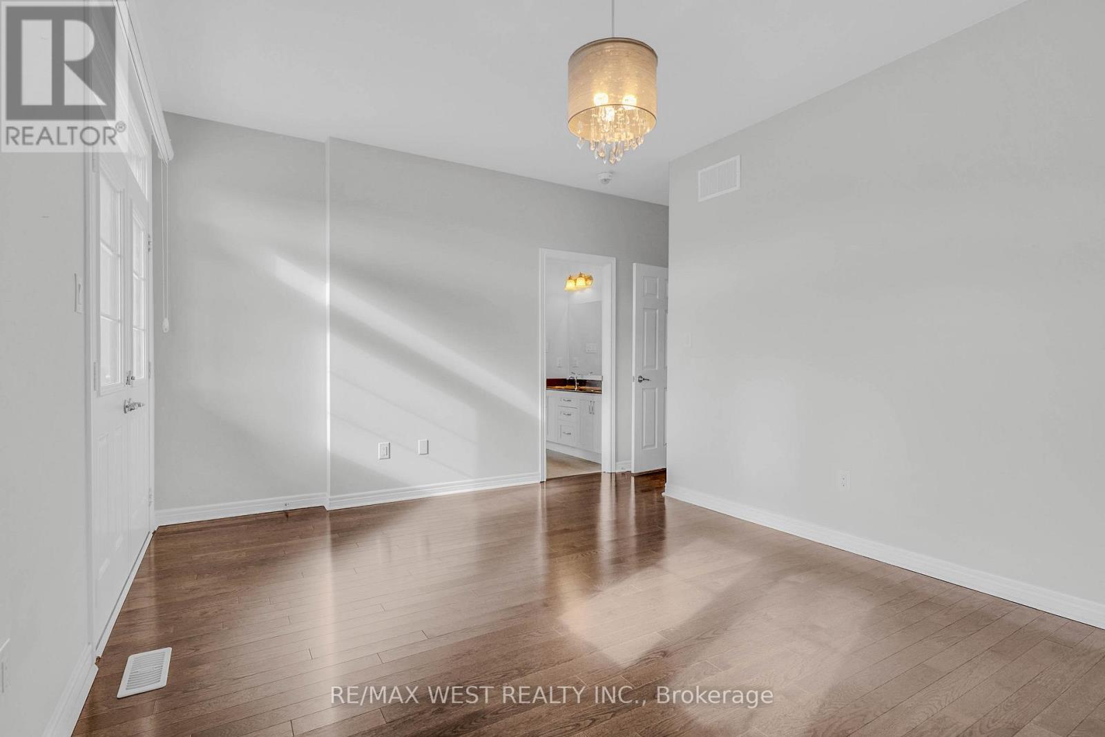 198 Jessie Caverhill Pass, Oakville, Ontario  L6M 0Z6 - Photo 35 - W12521460