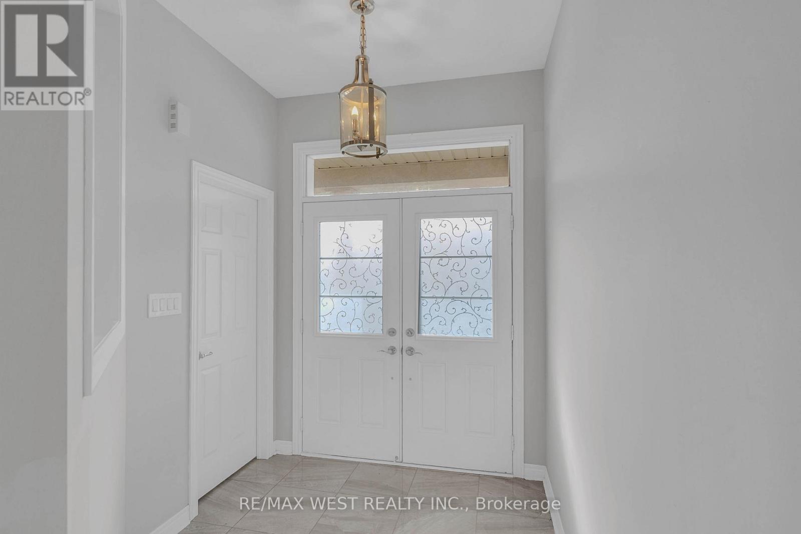 198 Jessie Caverhill Pass, Oakville, Ontario  L6M 0Z6 - Photo 5 - W12521460