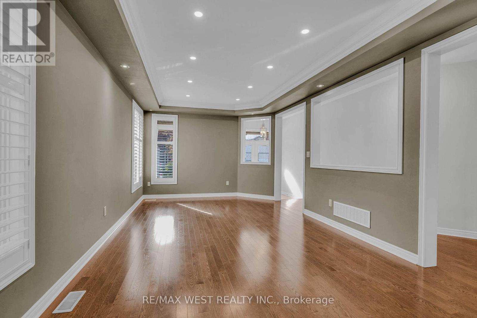 198 Jessie Caverhill Pass, Oakville, Ontario  L6M 0Z6 - Photo 9 - W12521460