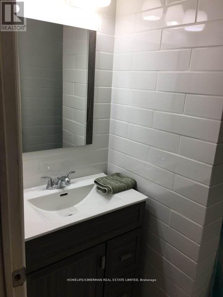 313 Murray Ross Parkway, Toronto, Ontario  M3J 3N8 - Photo 10 - W12521480