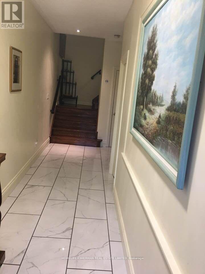 313 Murray Ross Parkway, Toronto, Ontario  M3J 3N8 - Photo 24 - W12521480