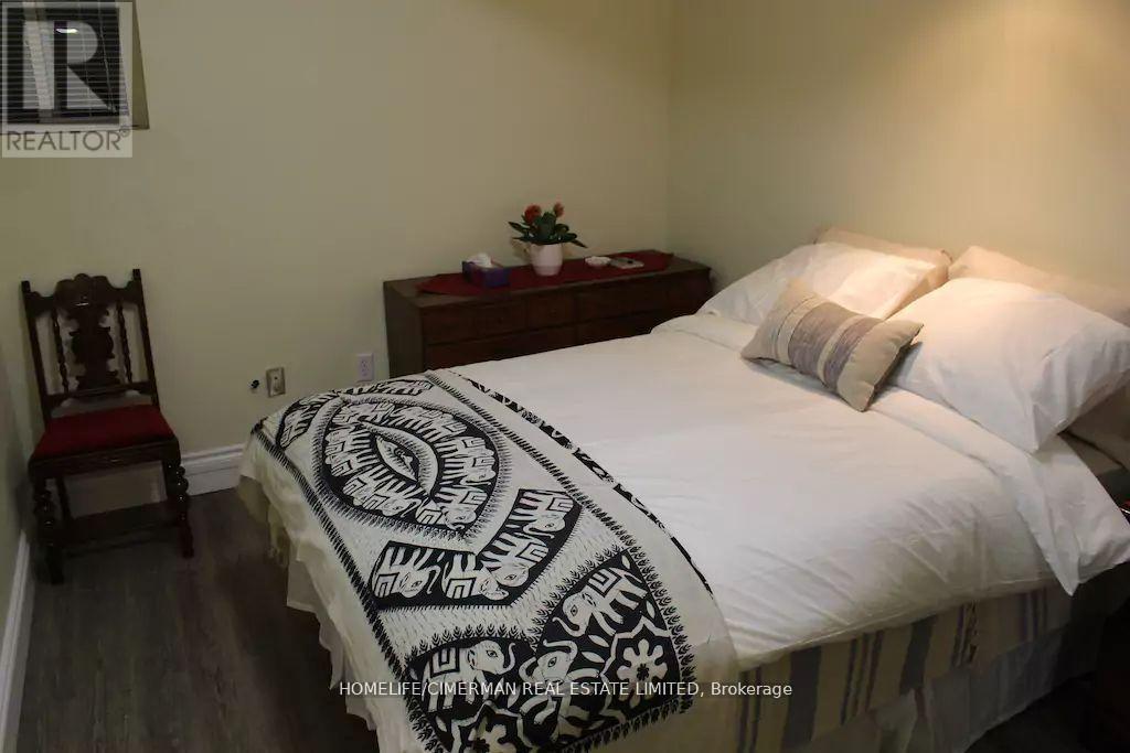 313 Murray Ross Parkway, Toronto, Ontario  M3J 3N8 - Photo 8 - W12521480