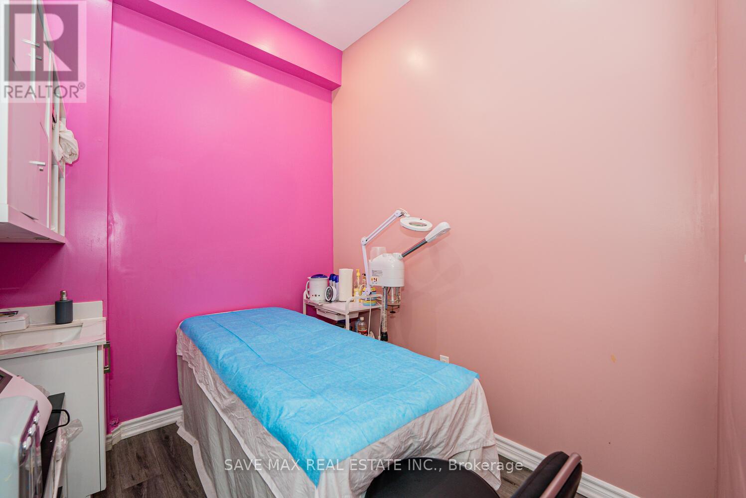 7060 Airport Road, Mississauga, Ontario  L4T 2G8 - Photo 10 - W12521494