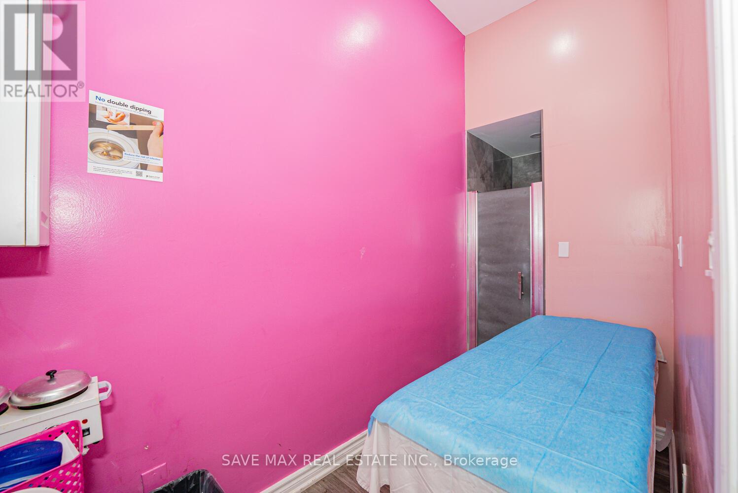 7060 Airport Road, Mississauga, Ontario  L4T 2G8 - Photo 12 - W12521494