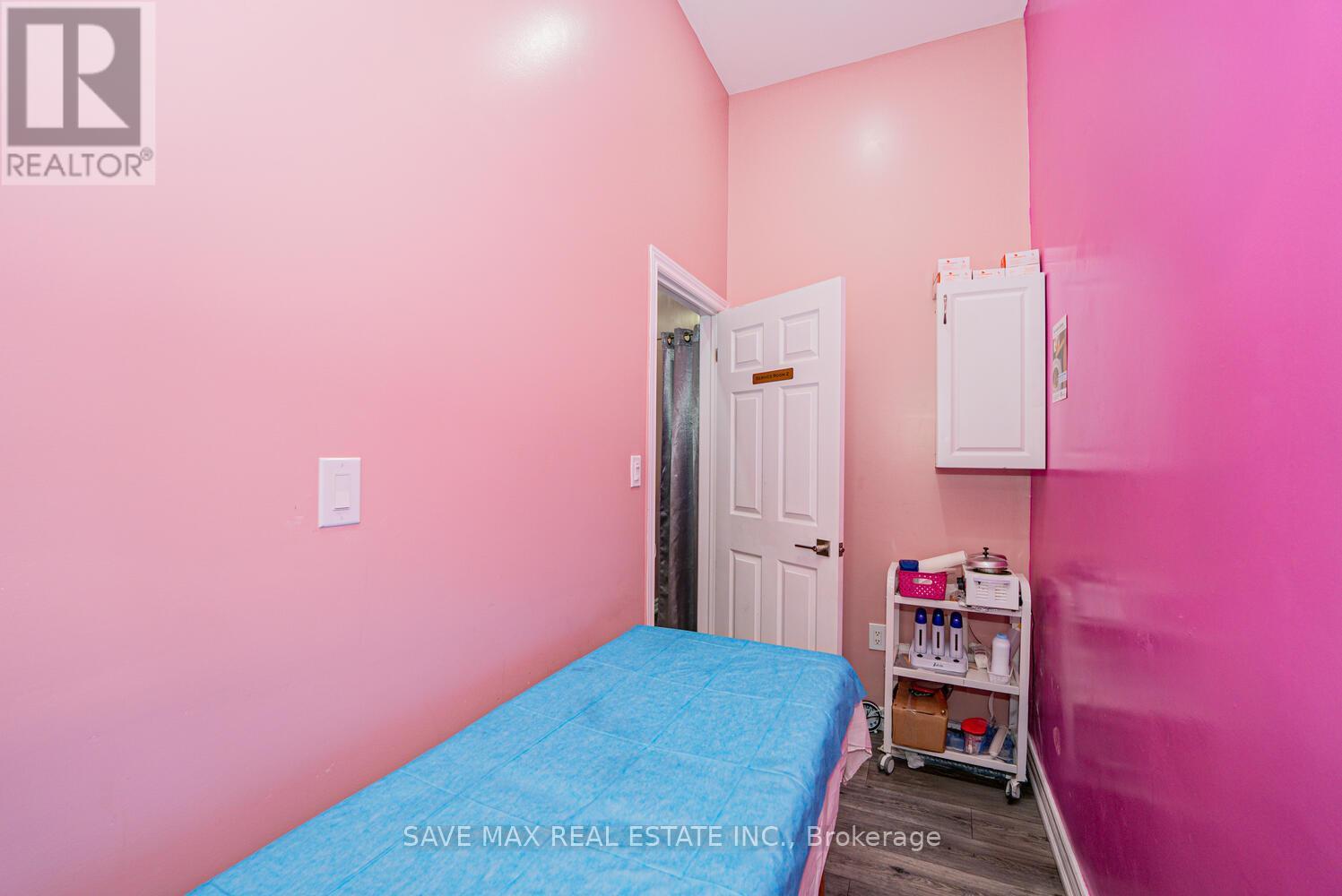 7060 Airport Road, Mississauga, Ontario  L4T 2G8 - Photo 13 - W12521494