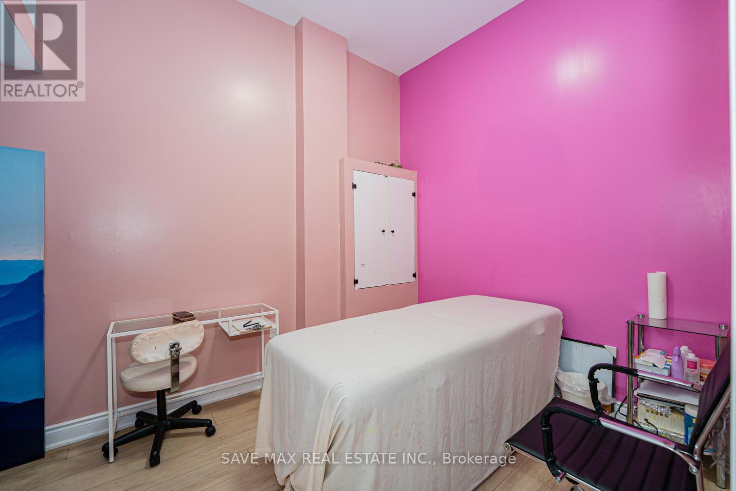 7060 Airport Road, Mississauga, Ontario  L4T 2G8 - Photo 15 - W12521494