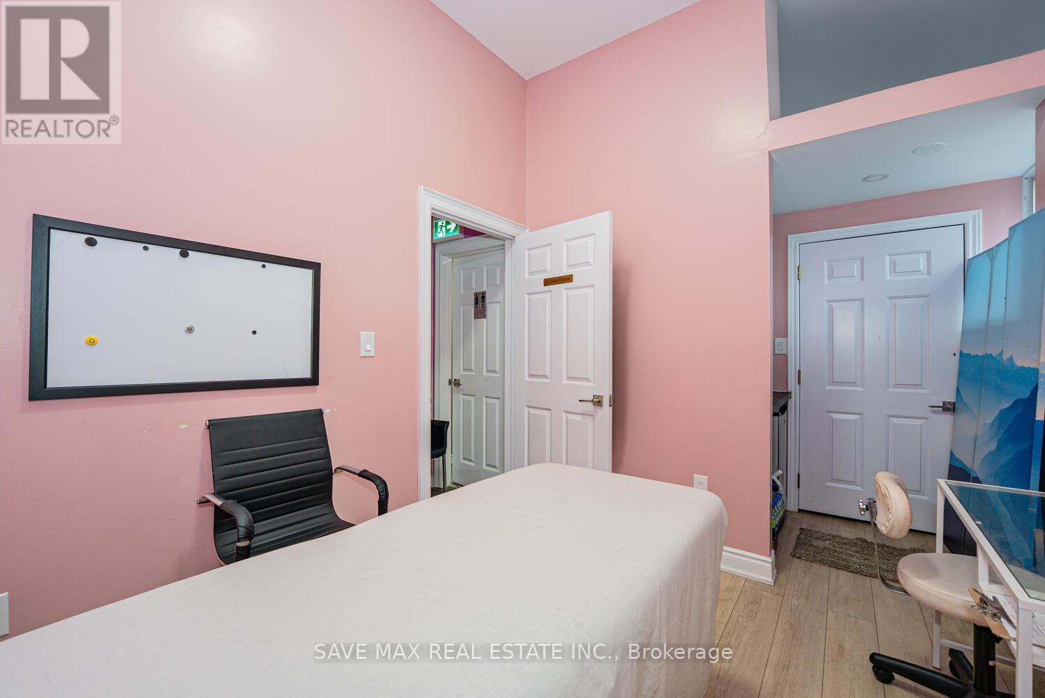 7060 Airport Road, Mississauga, Ontario  L4T 2G8 - Photo 16 - W12521494