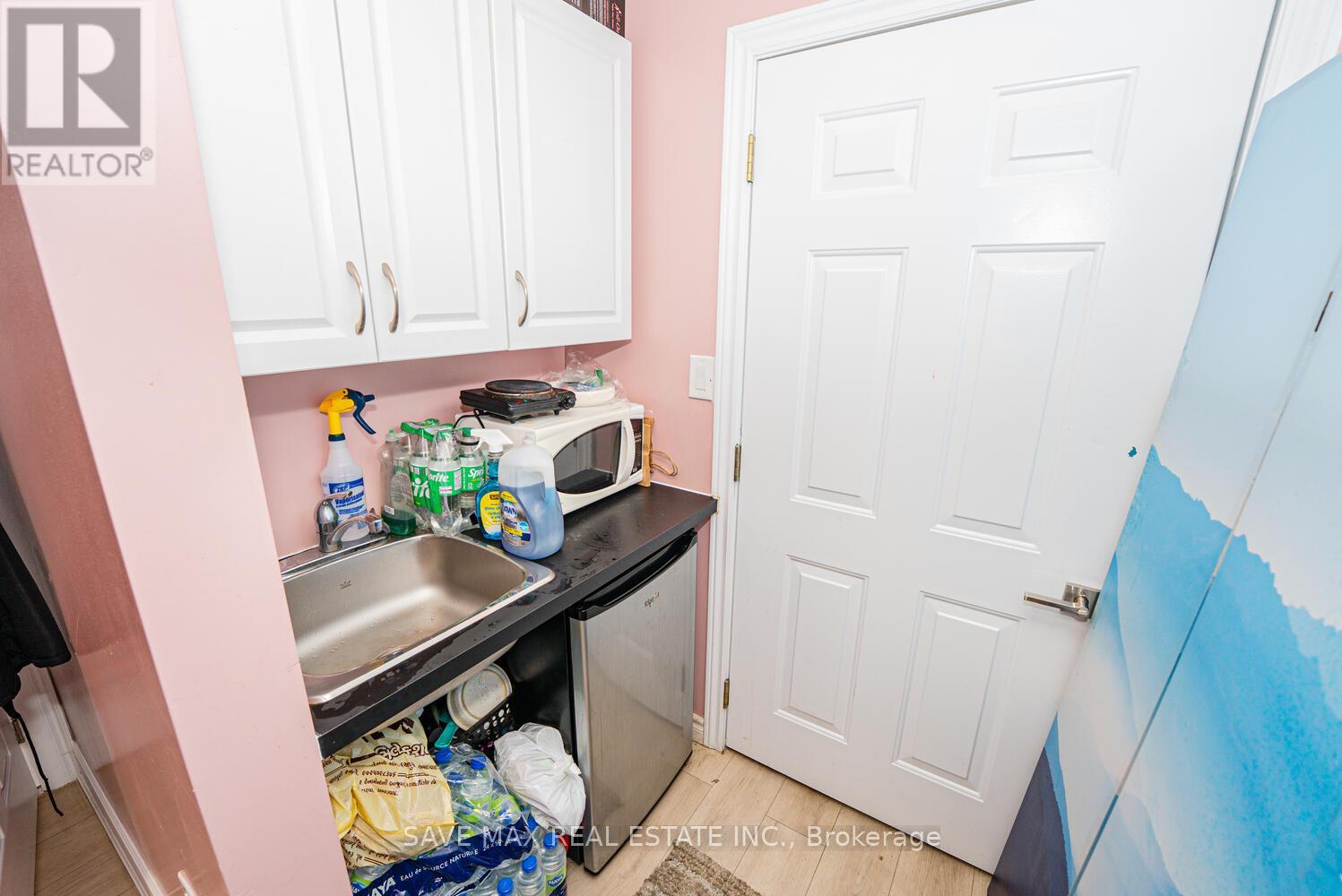 7060 Airport Road, Mississauga, Ontario  L4T 2G8 - Photo 17 - W12521494