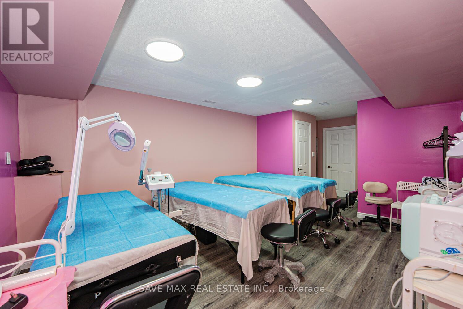 7060 Airport Road, Mississauga, Ontario  L4T 2G8 - Photo 22 - W12521494