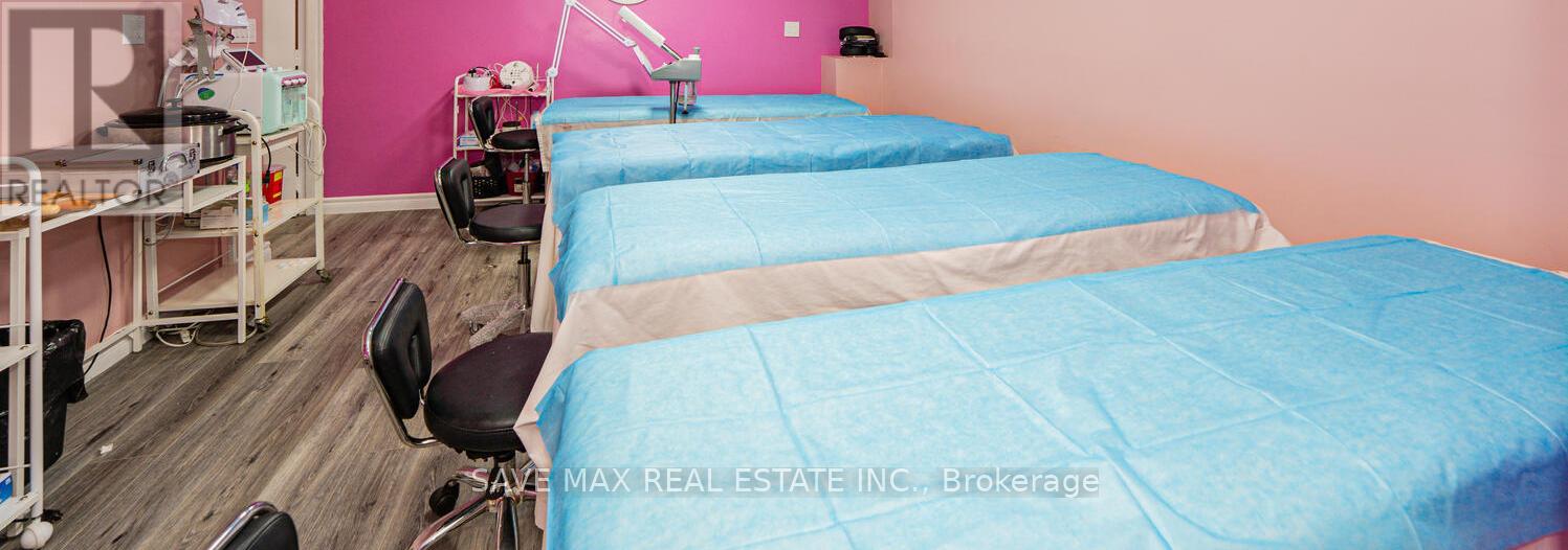 7060 Airport Road, Mississauga, Ontario  L4T 2G8 - Photo 23 - W12521494