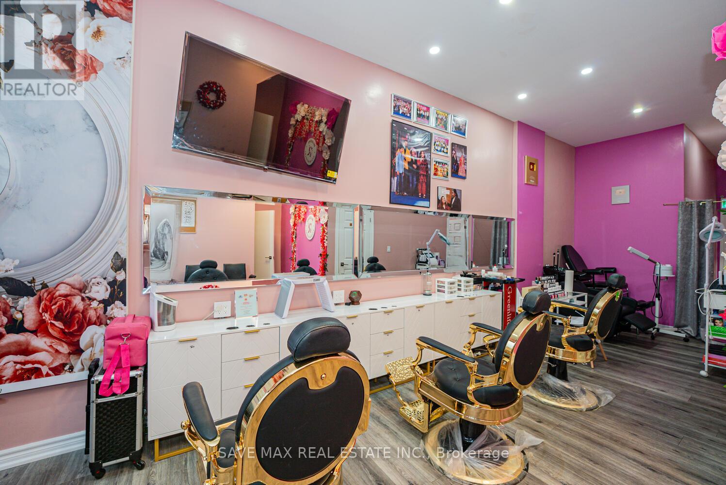 7060 Airport Road, Mississauga, Ontario  L4T 2G8 - Photo 5 - W12521494