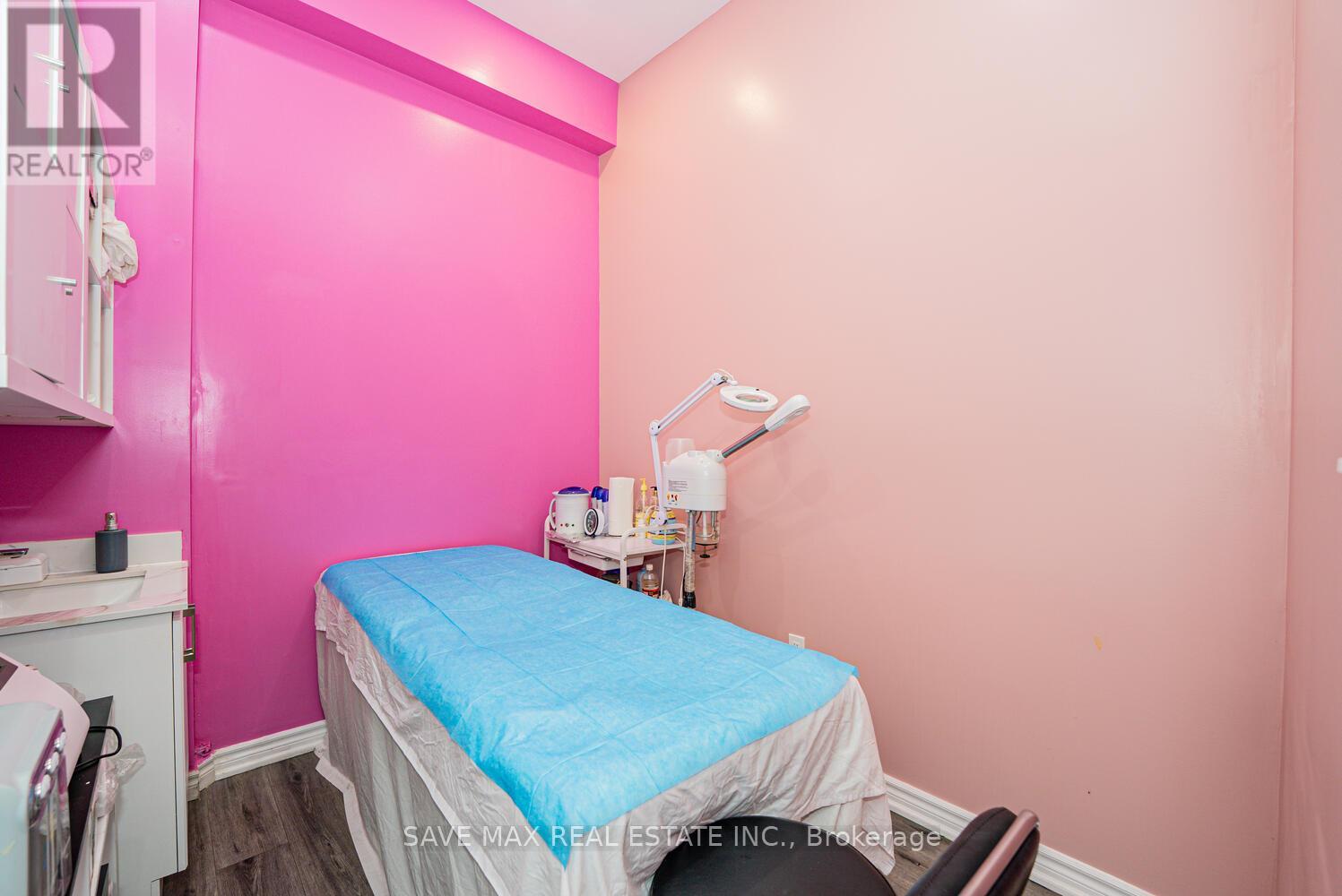 7060 Airport Road, Mississauga, Ontario  L4T 2G8 - Photo 9 - W12521494