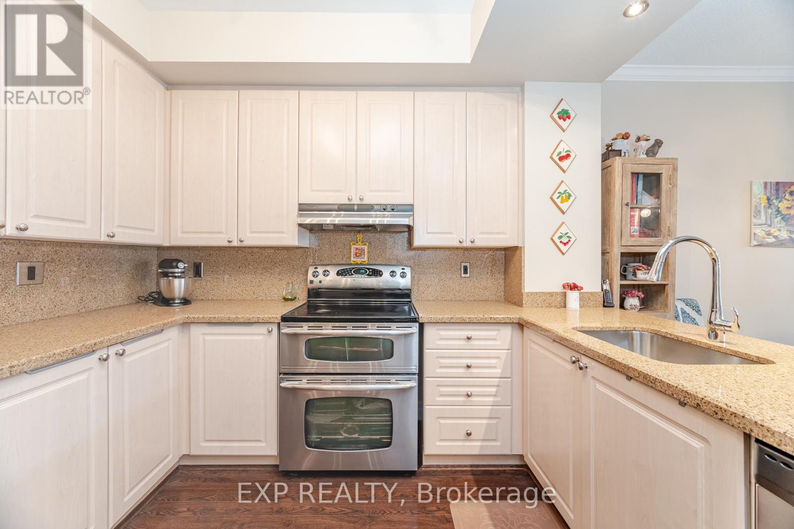 513 - 80 Port Street E, Mississauga, Ontario  L5G 4V6 - Photo 12 - W12521510