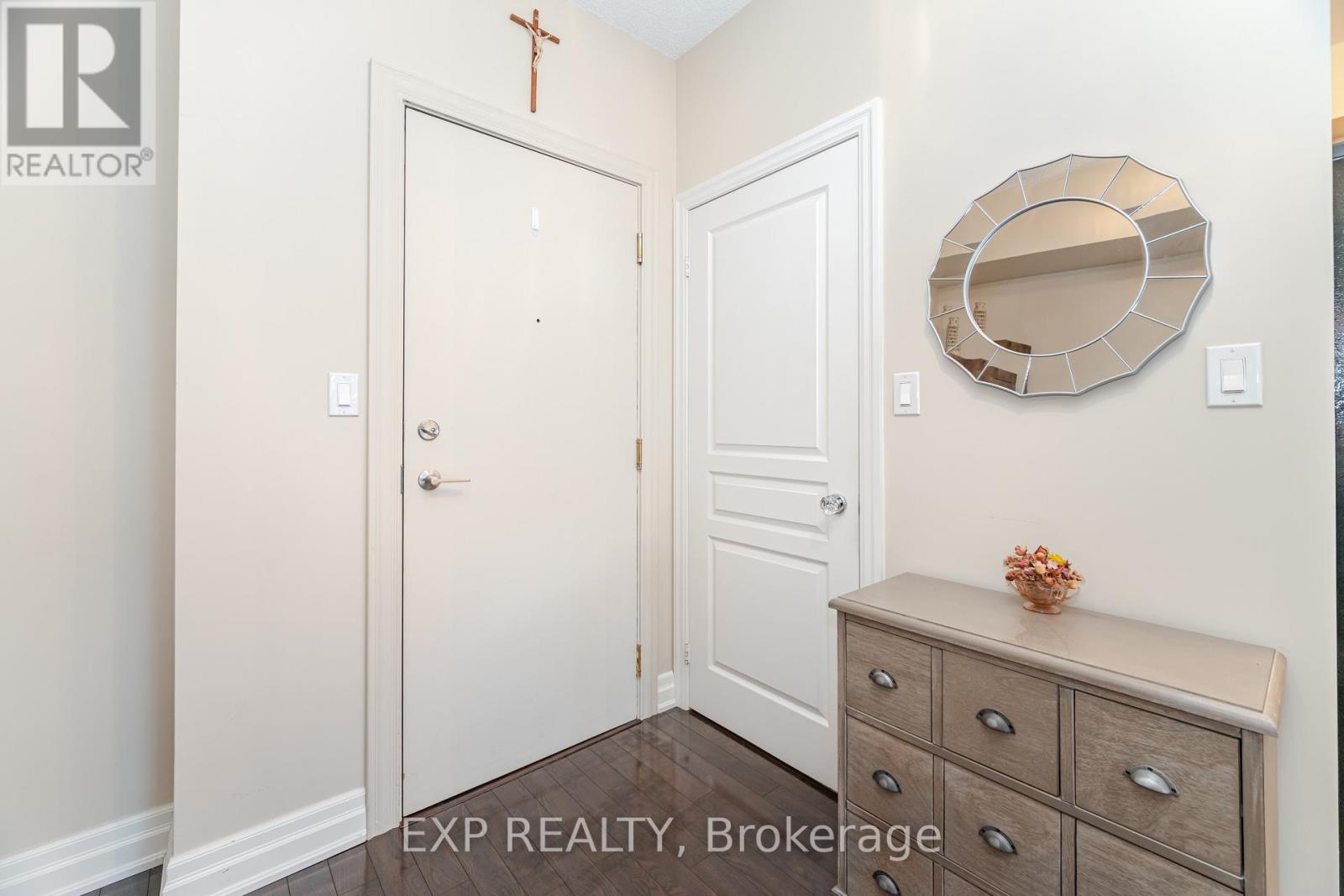 513 - 80 Port Street E, Mississauga, Ontario  L5G 4V6 - Photo 5 - W12521510