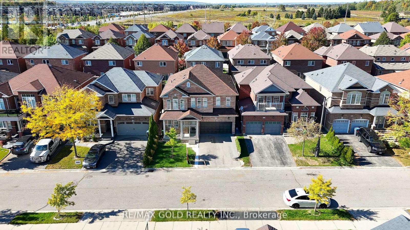 82 Amaranth Crescent, Brampton, Ontario  L7A 0L4 - Photo 3 - W12521514